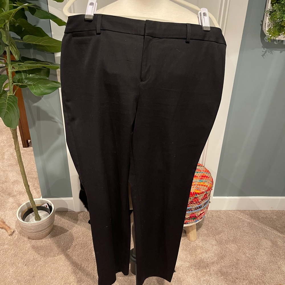 Crown and Ivy black ankle length pants. Size 16.
